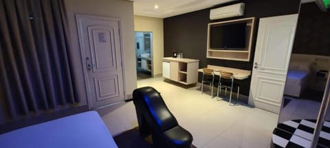 TV and multimedia, Photo of the whole room, Dining area, minibar