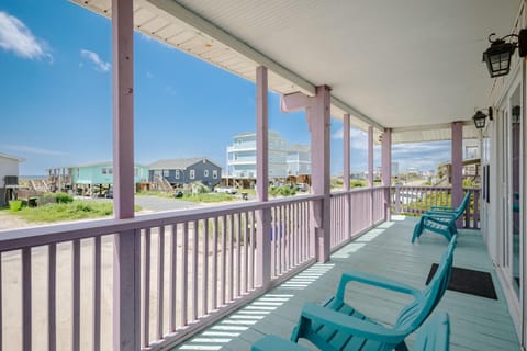 Wave Haven House in Oak Island