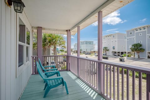 Wave Haven House in Oak Island