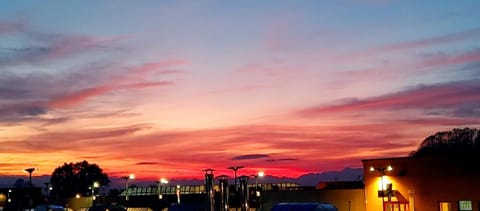 Photo of the whole room, Sunset