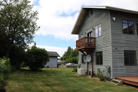 Bay Bluff Haven with an ocean view House in Homer