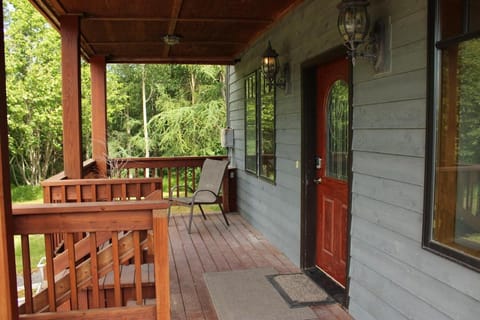 Bay Bluff Haven with an ocean view House in Homer