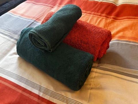 Bed, Bedroom, towels