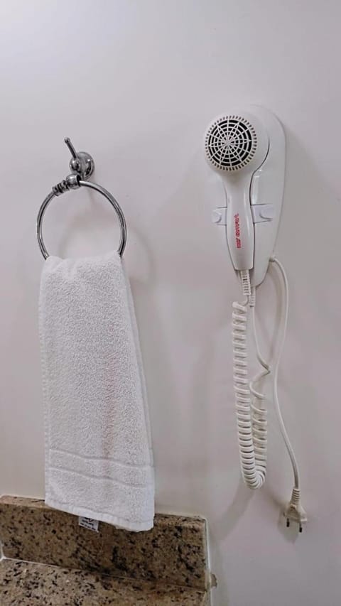 hair dryier, towels