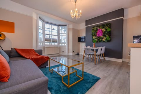 Living room, Photo of the whole room, Seating area