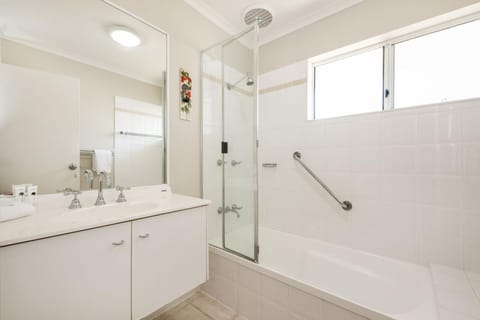 Unit 12 - 10 Robert Street Noosaville Apartment in Noosaville