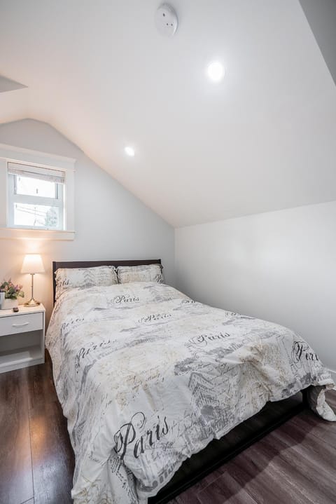 Cozy and Modern 2br guesthouse House in Vancouver