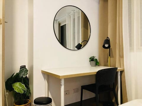 New and Modern 1BR in Mckinley near BGC, Airport Apartment in Makati