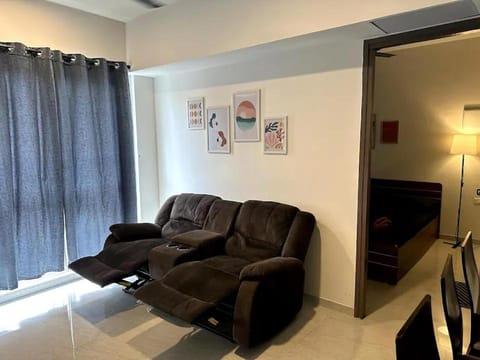 Home Like Getaway with Netflix Apartment in Thane