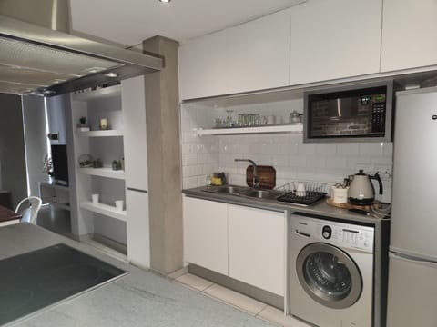 Kitchen or kitchenette, washing machine