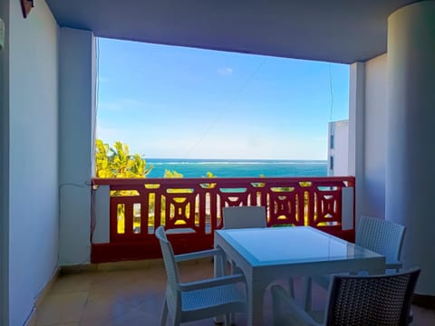 Patio, Day, Natural landscape, View (from property/room), Balcony/Terrace, Living room, Seating area, Dining area, Sea view