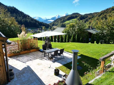 Nearby landmark, Day, Natural landscape, Garden, Dining area, Garden view, Mountain view