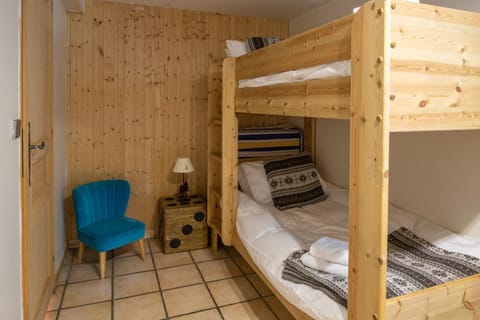 Bedroom, bunk bed