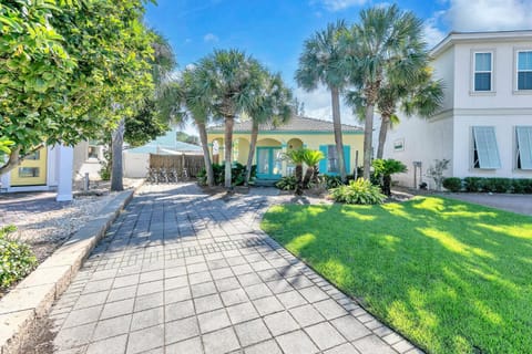 Tropical Dreams sleeps 10 beach access House in Destin