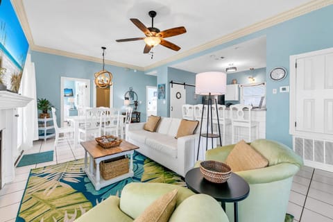 Tropical Dreams sleeps 10 beach access House in Destin