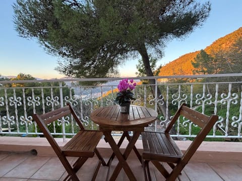 Natural landscape, Balcony/Terrace, Hiking