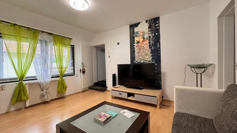 Communal lounge/ TV room, TV and multimedia, Living room, Seating area, Evening entertainment