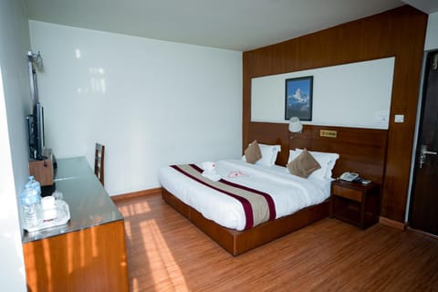 Bed, TV and multimedia, Bedroom