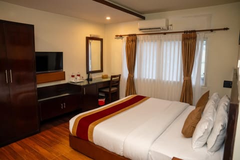 Bed, TV and multimedia, Bedroom, wardrobe, air conditioner