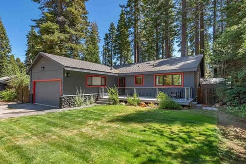 Bright Tahoe Home with Private Backyard Near Beach House in Tahoe City