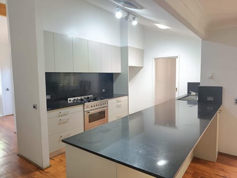 Peaceful Room in Modern and Spacious Baulkham Hills Home - BH2 Vacation rental in Castle Hill