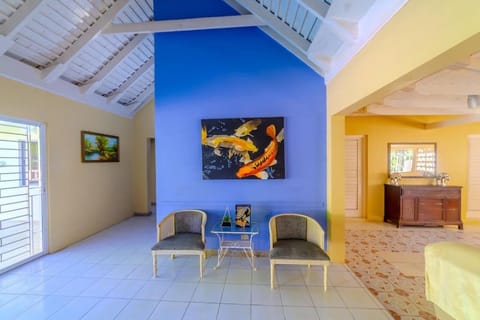 Spacious 3 King Bed Villa, Private Pool, Bar and Free Parking! Villa in Montego Bay