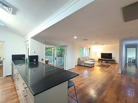 Cozy Room in Peaceful and Modern Baulkham Hills Home - BH1 Vacation rental in Castle Hill