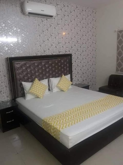 Pramier Inn Guest House Near Agha Khan Bed and Breakfast in Karachi