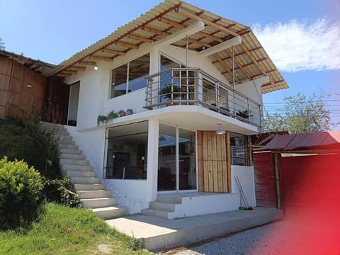 Nebraska's Corner Apartment in Quito