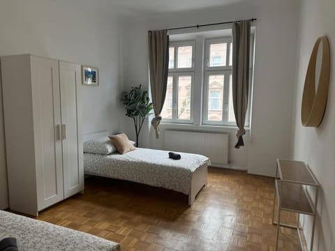 Stylish 85 m2 Apartment with Free Parking Apartment in Vienna