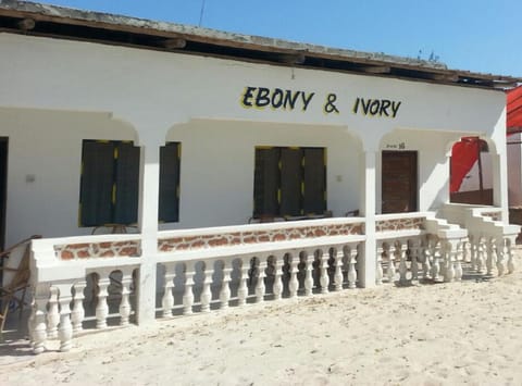Ebony & Ivory Beach Bungalows Pensão in Nungwi