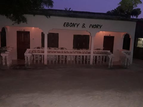 Ebony & Ivory Beach Bungalows Pensão in Nungwi