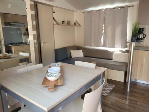 Joli mobil-home spacieux, climatisé, 3 chambres Campground/ 
RV Resort in Agde