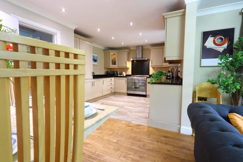 Dining area, kitchen