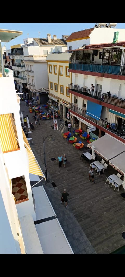 Day, Neighbourhood, Balcony/Terrace, Street view, Location