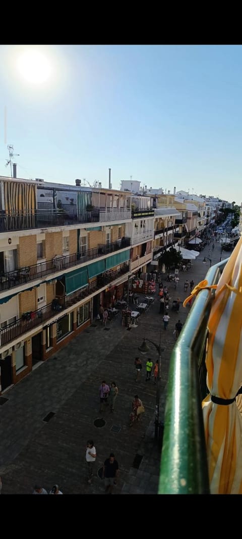 Day, Balcony/Terrace, City view, Street view