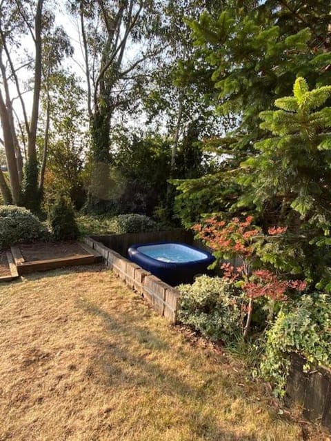 Garden, Hot Tub