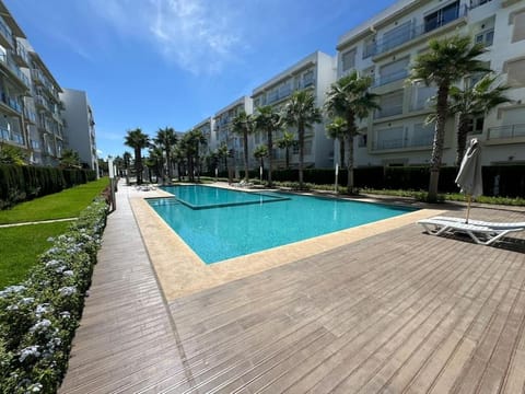 Sublime appart piscines & espaces jeux, proche mer Apartment in Bouznika