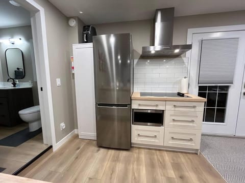 Cozy bright studio Apartment in West Kelowna