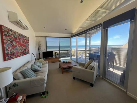 Seafront Luxury near Grange Golf House in Adelaide