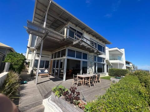 Seafront Luxury near Grange Golf House in Adelaide