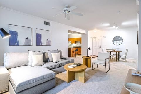 Stylish 3BDR-2BTH near Venice Beach with Pool Apartment in Marina del Rey