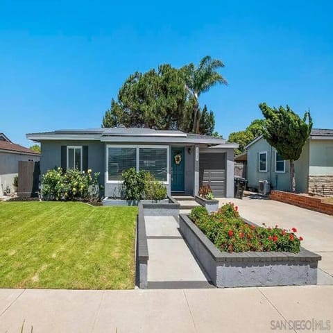 Property building, Spring, Day, Neighbourhood, Garden, Garden view