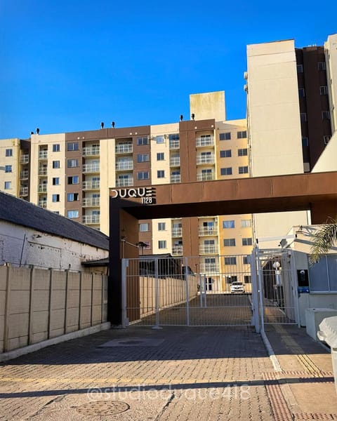 Lindo Apto bem localizado com estacionamento Apartment in Pelotas