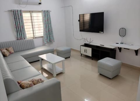 Communal lounge/ TV room, TV and multimedia, Living room, Seating area, Evening entertainment