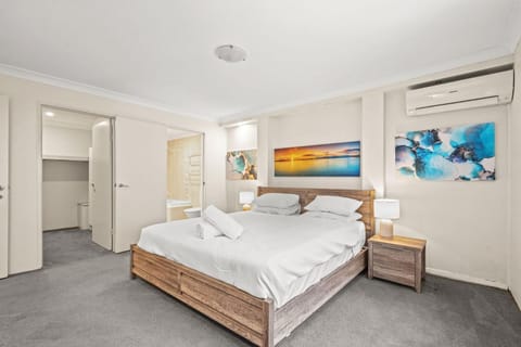 Terrigal Townhouse - Unit 1, 21 Campbell Crescent House in Terrigal