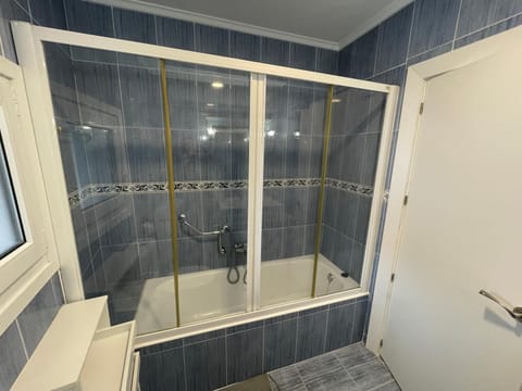 Apartamento céntrico para grupos de 10 personas Apartment in Castro Urdiales