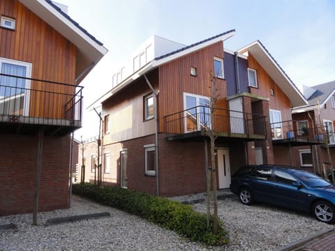 Facade/entrance, Balcony/Terrace, Parking