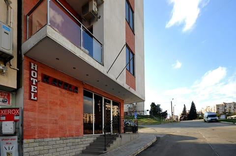 Property building, Facade/entrance, Property logo or sign, Neighbourhood