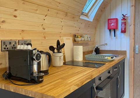 Coffee/tea facilities, Kitchen or kitchenette